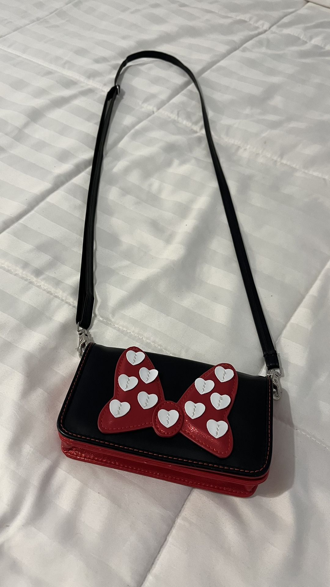 Minnie Mouse Bow Crossbody Wallet