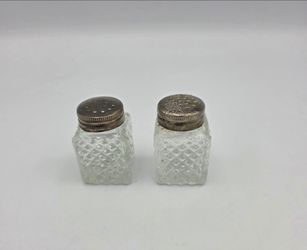Vtg MCM Pair Glass Diamond Weave Pattern Silver Tops Square Salt Pepper Shakers