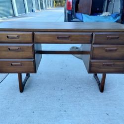 RARE* Vintage 1960's Mid Century Modern Sled Leg Desk