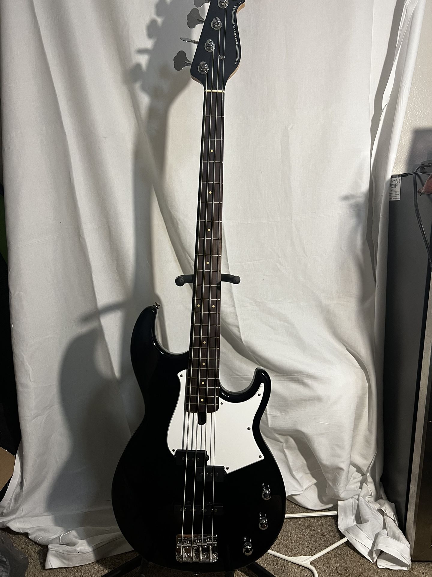 Yamaha Electric Bass Black, With Case