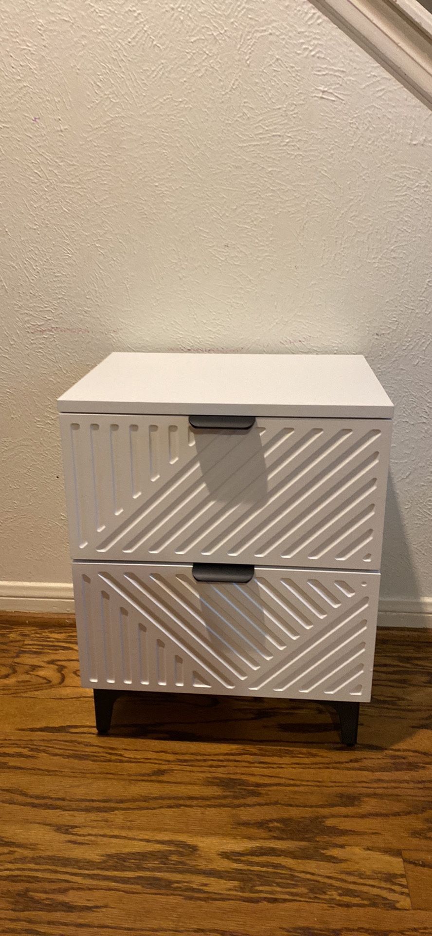 Ribbed bedside table with 2 drawers, side side table, small accent storage cabinet, modern bedroom bedside table, white color