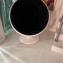 Retro fiberglass “pod” or “egg pod” 