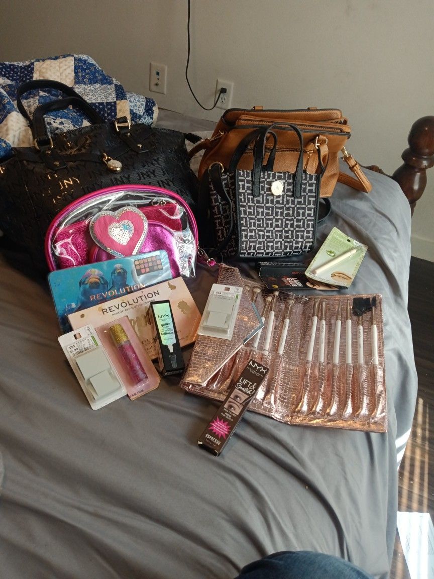 Purse's And Makeup 