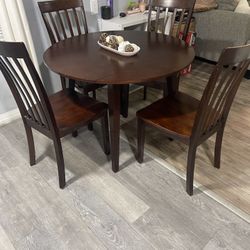 Beautiful Solid Wood Table and 4 Chairs — Excellent Condition