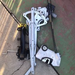 2011-2019 Toyota Sienna Driver Door Handle and Window Motor 