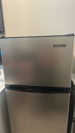 Thomson 7.5 cu ft top freezer refrigerator