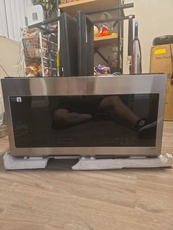 Brand new Samsung voice activated microwave