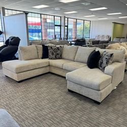 Megginson Storm Sectional 