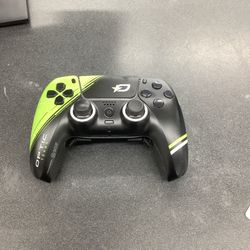 BLACK AND GREEN SCUF PS5 CONTROLLER