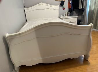 Queen wooden white bed frame