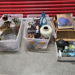 Huge Lot of 100pcs  Kitchen and Decorative items, All For $58