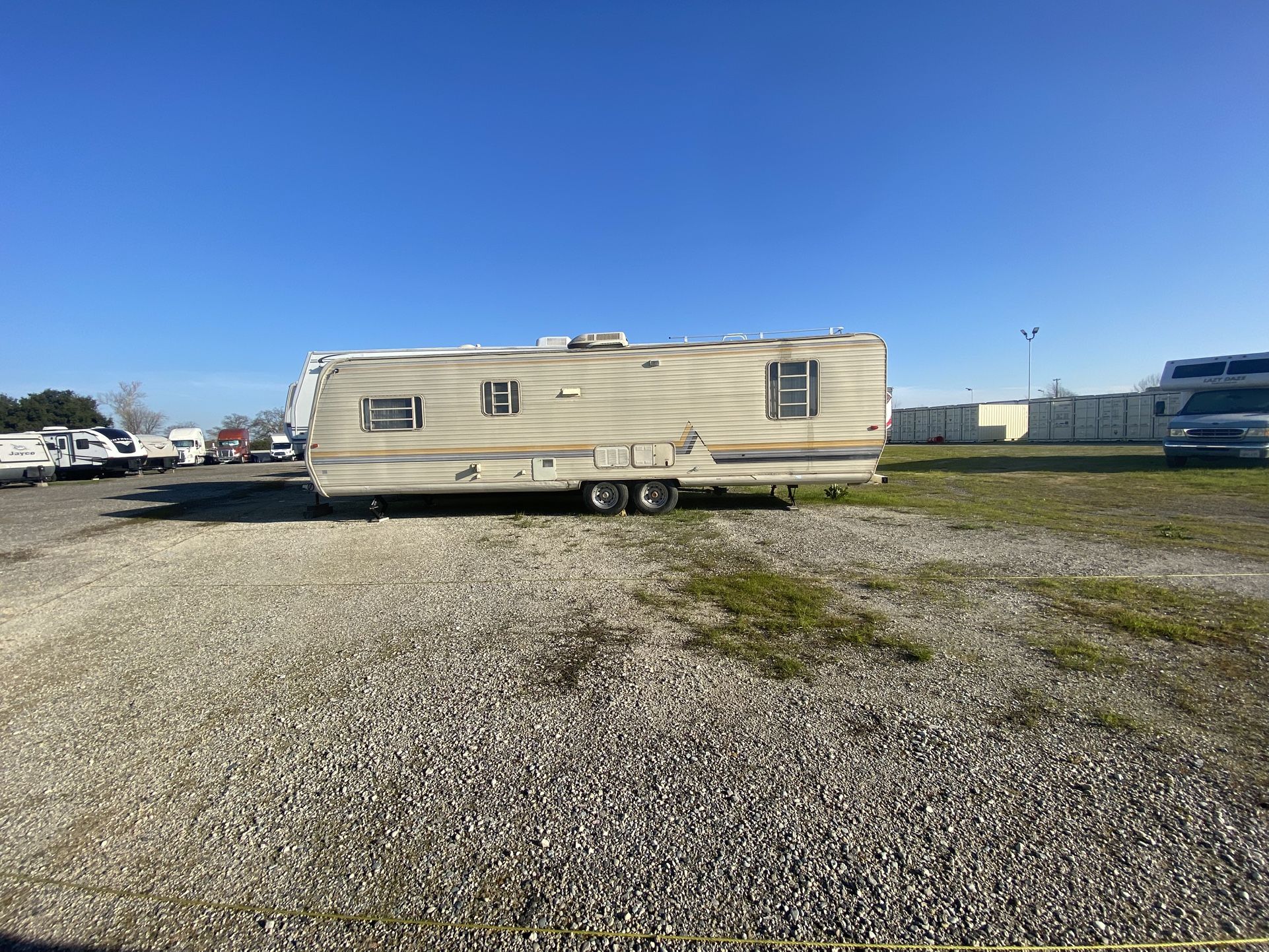 35’ Travel Trailer