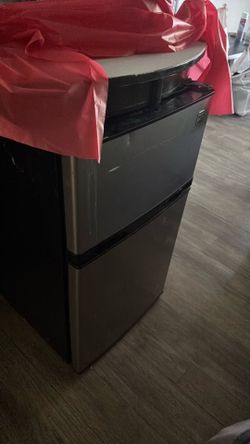 Mini fridge