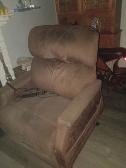 Golden Technologies Power Lift Recliner Chair  Model PR-724