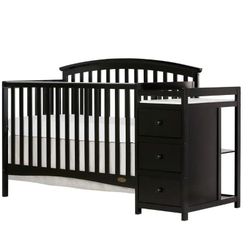 *NEW, CLEARANCE* Dream On Me Niko 5-in-1 Convertible Crib + Changer in Black 40% off
