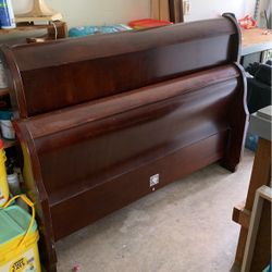 Queen Sleigh Bed 