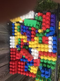 More than 100 pieces of jumbo blocks