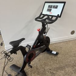 Free Delivery! Peloton Generation 2 Exercise Spin Bike