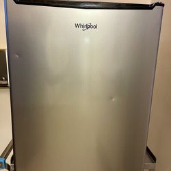 Whirlpool 2.7 cu ft Mini Refrigerator (Model WH27S1E)