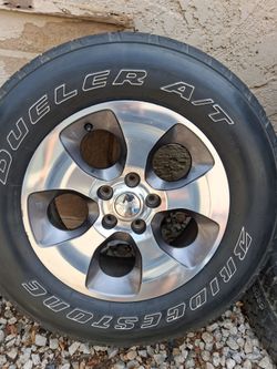 18in jeep g rand Cherokee tires and rims set of5 in good condition Bridgestone  trees lightly used