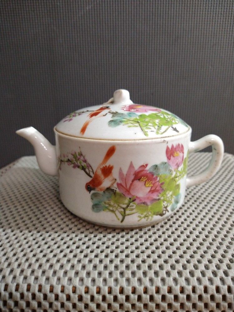 Antique Chinese Hand Painted Famille Rose Porcelain Teapot Republic China Period