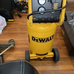 15 Gallon Dewalt Air Compressor 225 Psi