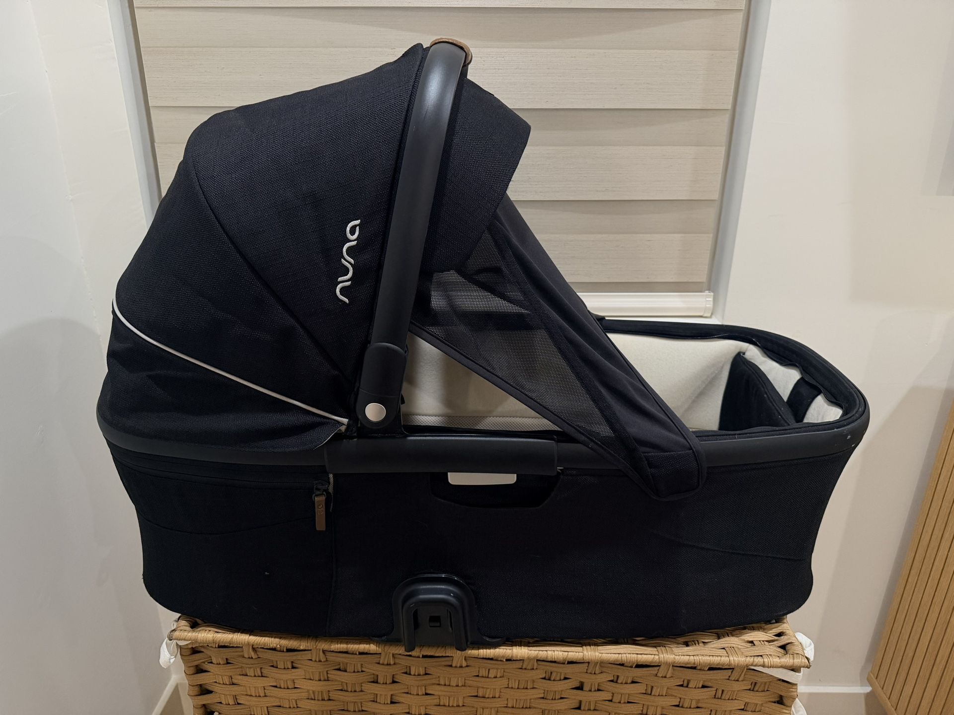 Nuna Bassinet