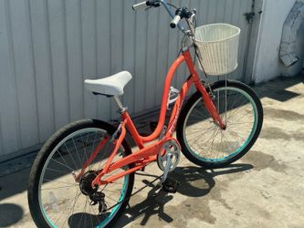 Electra Townie 7d strp thru with basket and water bottle holder rides great for Sale in Seal Beach CA OfferUp