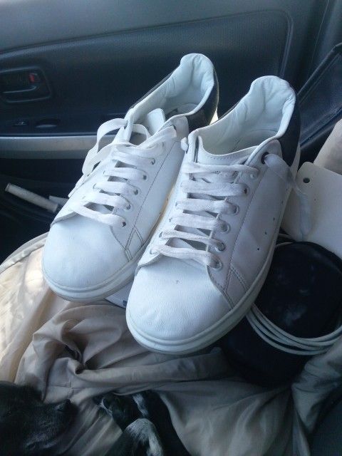 Tenis De Buena Marca En Perfectas Condiciones Size 10 Blanco Con Negro