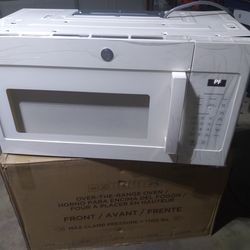 G.E.  1.7 cu. ft. 1000 W Fingerprint Resistant 
WHITE  Over-the-Range Microwave 
NEW