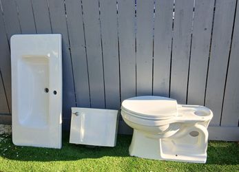 KOHLER TOILET,with soft closing seat..and Bathroom SINK.. in excelent conditions,, $100.