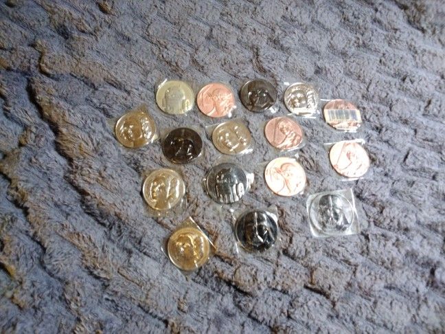 16 Star Wars Collectors Coins 2005