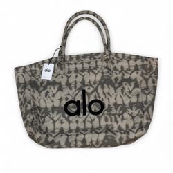 Alo Yoga black and white tie dye tote bag (New with tags)