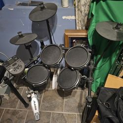 Alesis Nitro Mesh Drum Kit