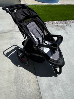 Like new : Graco  FastAction LX Jogger