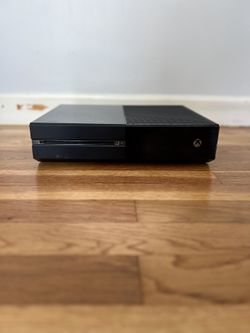 Xbox One With Kinetic Sensor