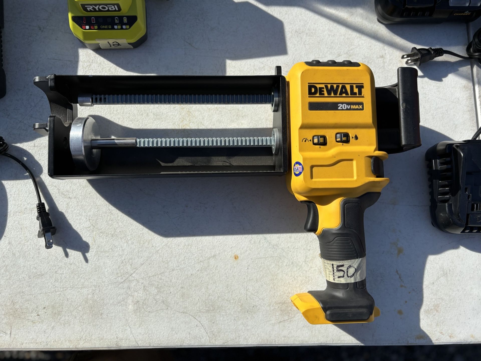 Dewalt 20v DCE595 Heavy Duty Caulk Gun 
