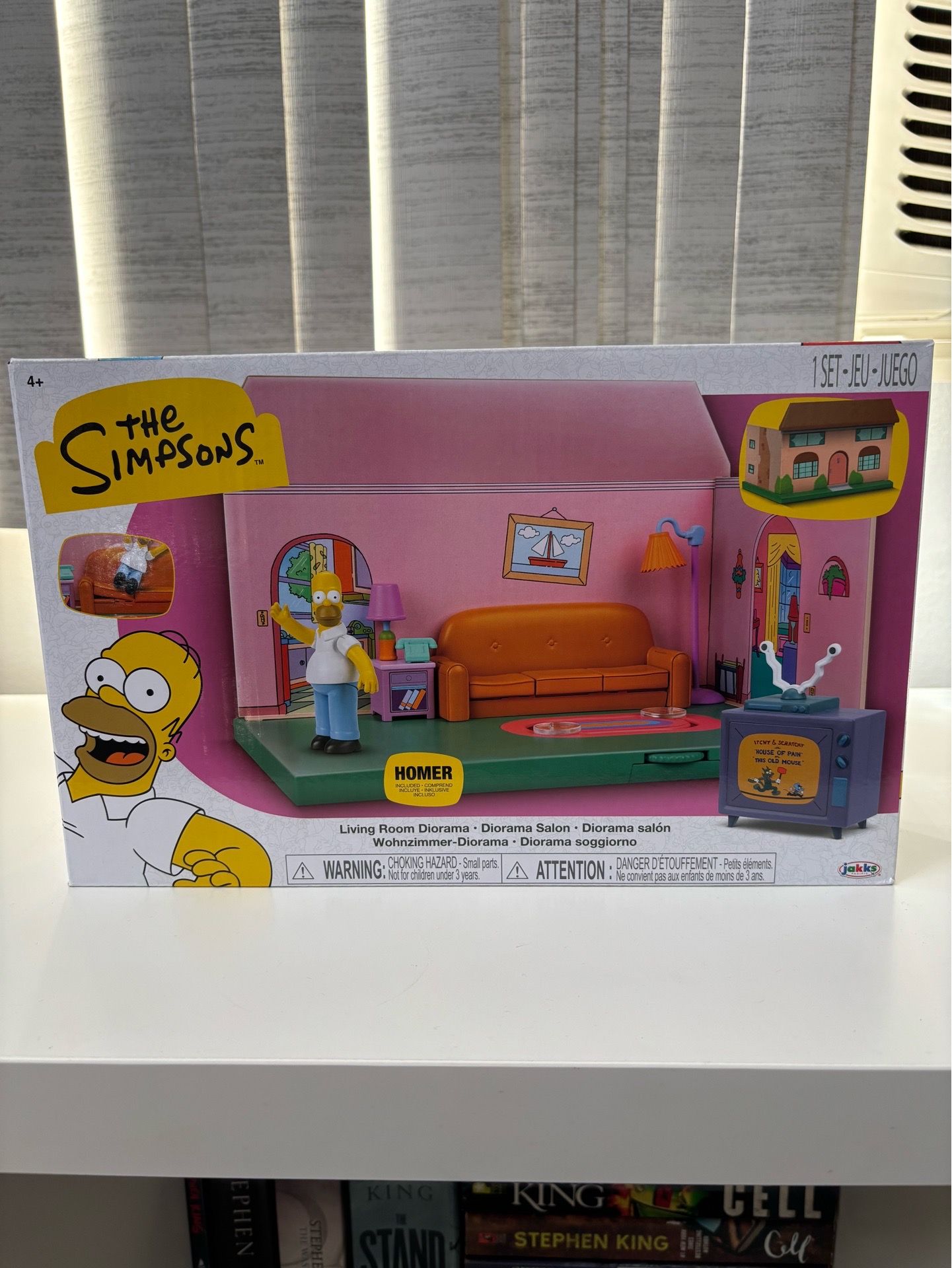 NEW 2024 Jakks Pacific , The Simpsons Living Room Diorama with Homer 2.5" Figure