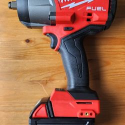 Milwaukee
M18 FUEL 18V Lithium-Ion Brushless Cordless 1/2 in. Impact Wrench w/Friction Ring Kit w/One 5.0 Ah Battery