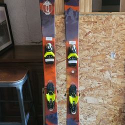 Salomon Snow Skis 