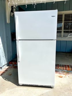 WHIRLPOOL 33-inch Wide Top Freezer Refrigerator