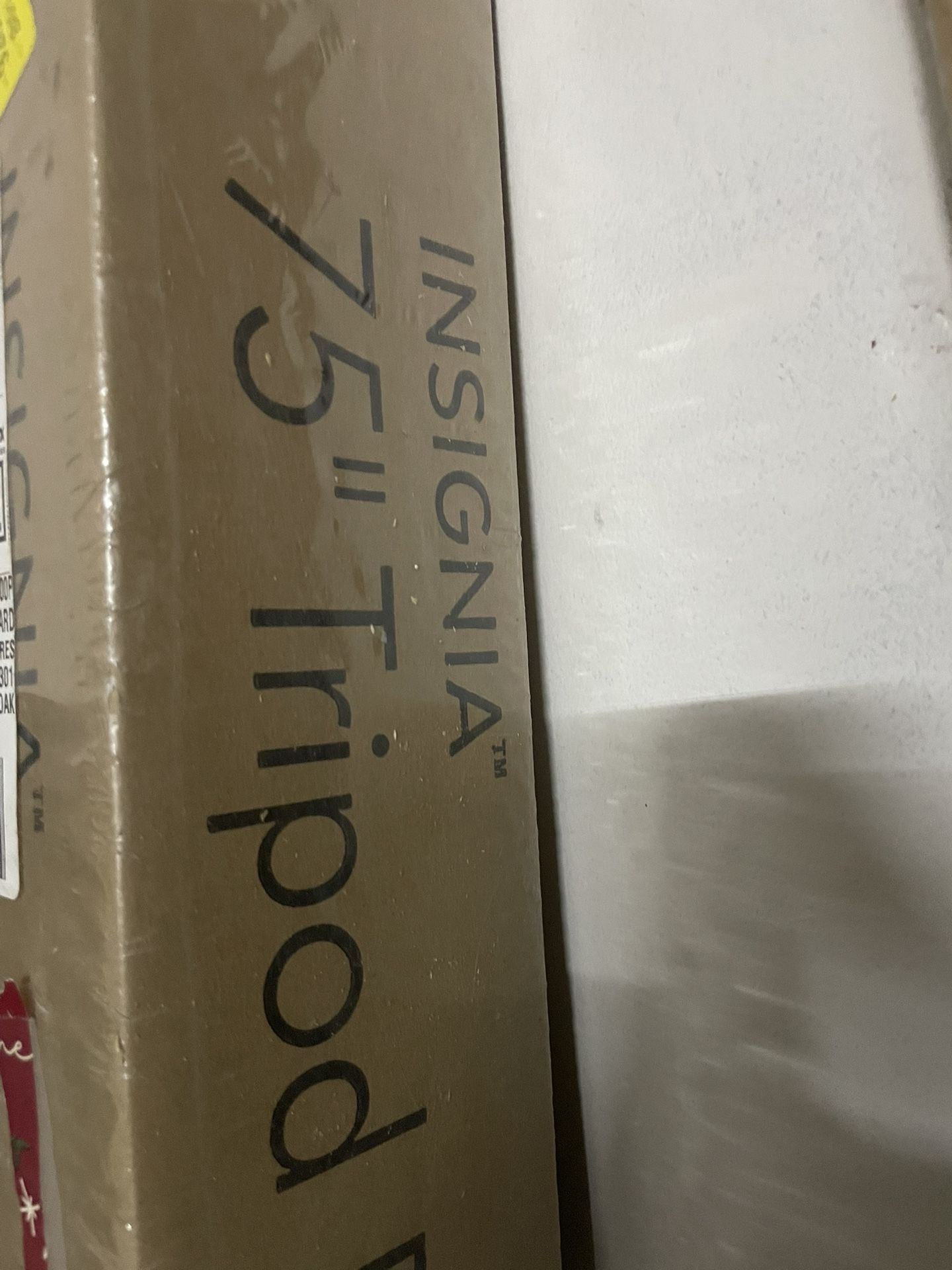 Insignia 75” Tripod Projector Screen