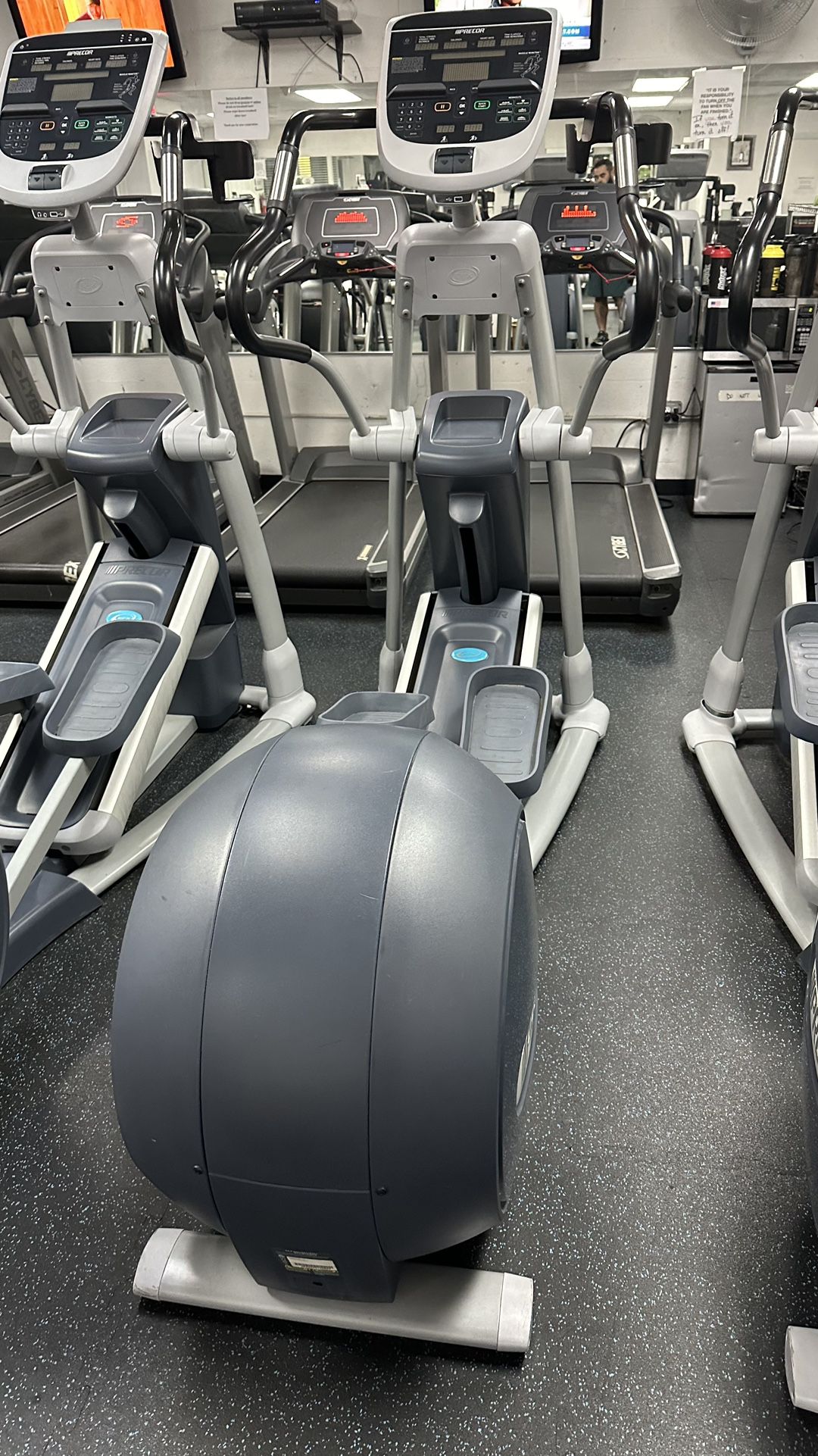 Precor Commercial Gym Elliptical with Incline 