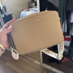 Brand New (with Tag) Micheal kors Purse 