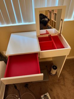 Dresser/desk