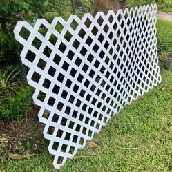 Vinyl Lattice: 4’H x 8’W