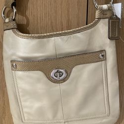 Néw Coach Over the Shoulder Beige F16533 Purse