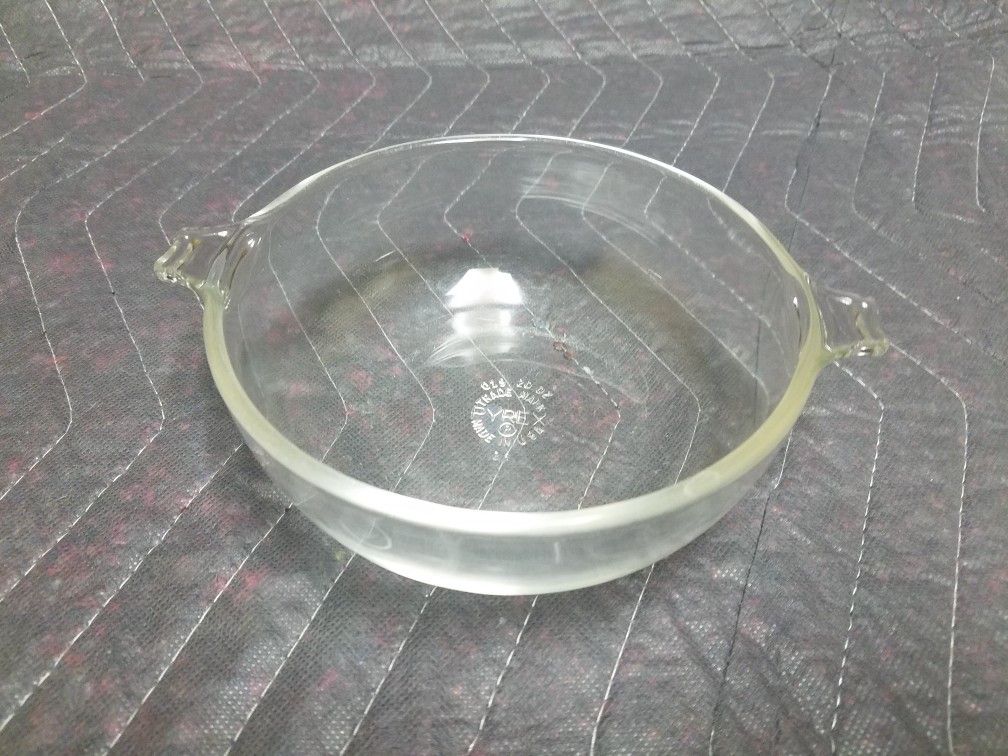 Vintage Pyrex 20 oz. clear glass dish - very clean / no chips