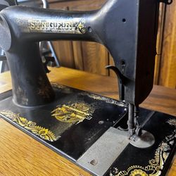 Vintage Singer Sewing Machine With Table- Cast Iron L780154 
