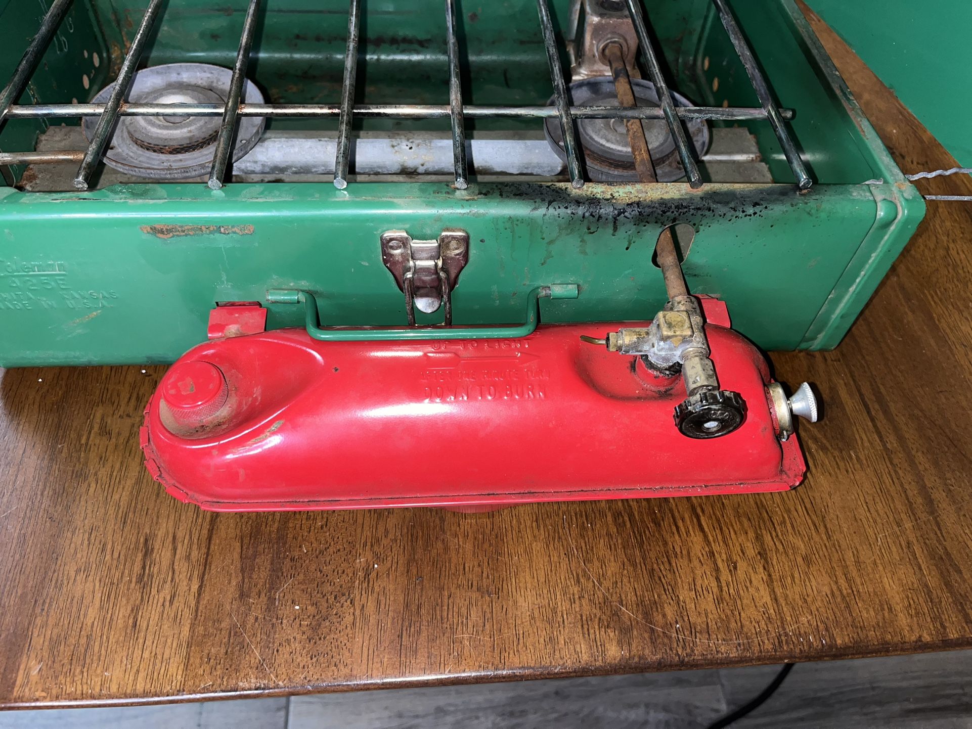 Vintage 1973 Coleman 425E Portable Two Burner Camping Stove